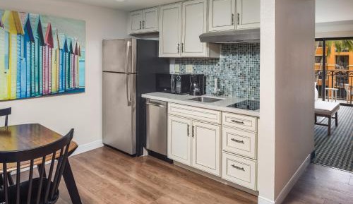 Mobility Accessible King Studio - Pool View