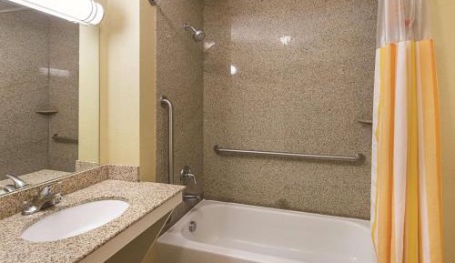 Deluxe Queen Room with Two Queen Beds