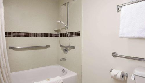 Queen Room - Disability Access- Non-Smoking