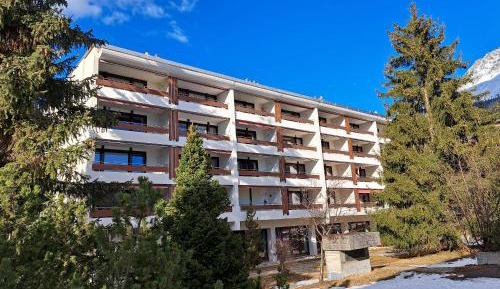 Apartment with Mountain View