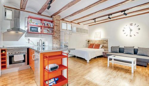 Superior One-Bedroom Apartment with Balcony