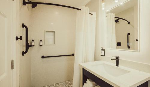 Two Queen Beds - Non-Smoking, No Pets