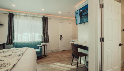 King Suite - Non-Smoking, No Pets