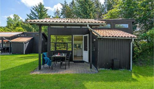 One-Bedroom Holiday Home