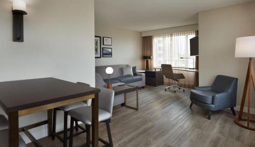 1 Bedroom 2 room Suite, 1 King, Sofa bed