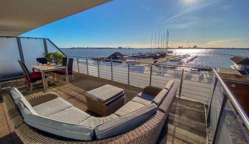 Apartment with Lake View