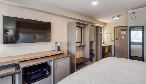 Standard King Room