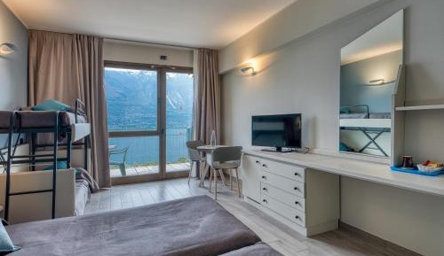 Deluxe Triple Room with Lake View