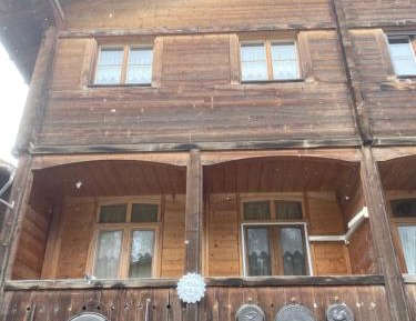 Apartment with Mountain View