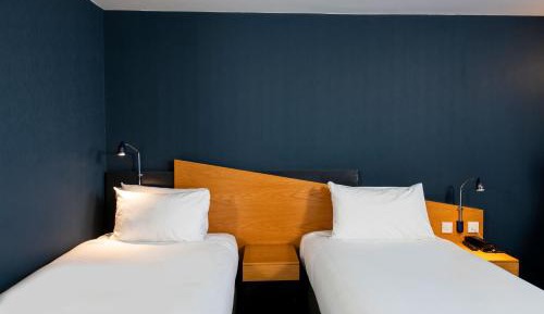 Standard Twin Room with Free Hot Breakfast