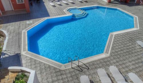 Deluxe Two-Bedroom Apartment with Garden View