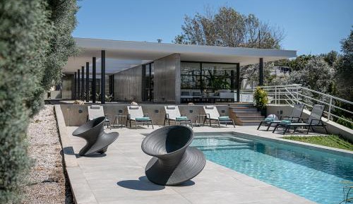 Villa with Garden View