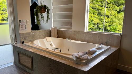 King Suite with Spa Bath