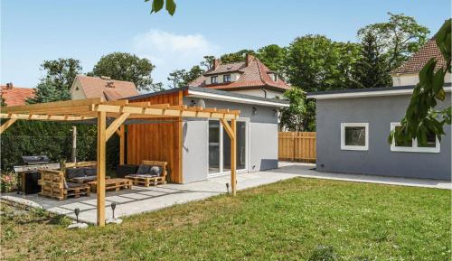 One-Bedroom Holiday Home