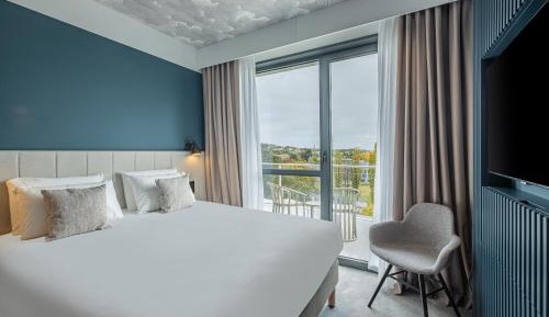 1 Double Bed - Superior Room