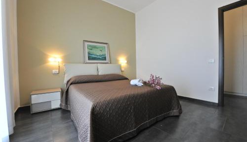 Apartment with Garden View