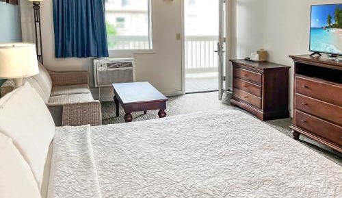 Deluxe King Room - Non-Smoking