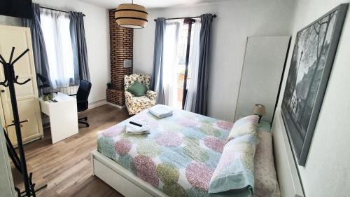 Double Room with Shared Bathroom