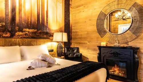Deluxe Suite with Spa Bath