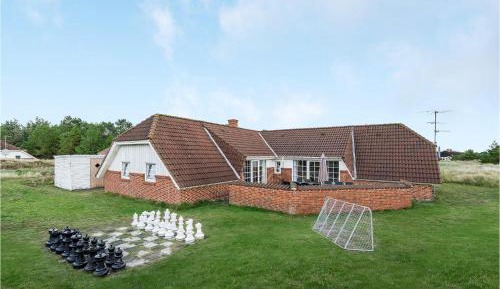 Seven-Bedroom Holiday Home