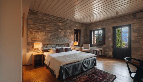 Double/Twin Room with Mountain View