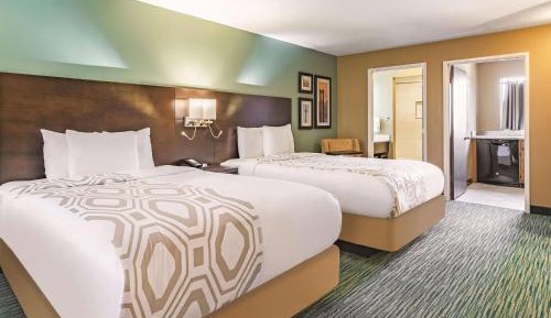 Superior Queen Room with Two Queen Beds and Kitchen - Non-Smoking