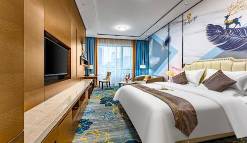 City View King Bed (with kitchen, washing machine, refrigerator, large window)