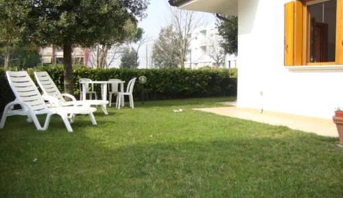 Apartment with Garden View
