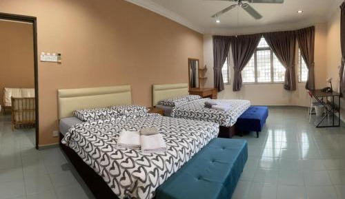 Quadruple Room with Private Bathroom