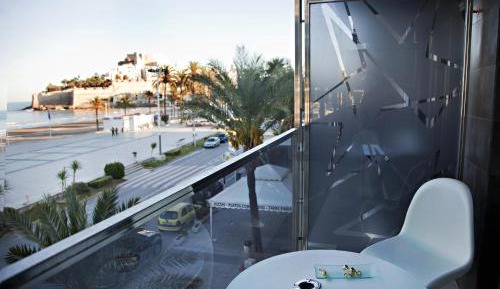 Double or Twin Room with Sea View