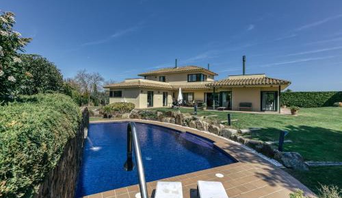 Villa with Garden View