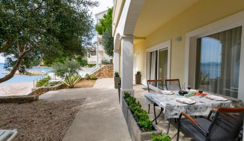 One-Bedroom Apartment with Balcony