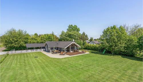 Three-Bedroom Holiday Home 