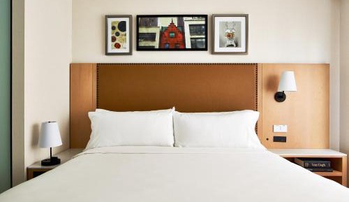 King Room with Roll-In Shower - Disability Access