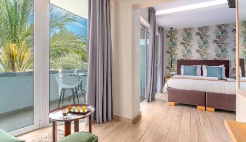 Queen Suite with Balcony & Side Sea View