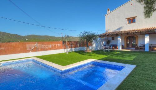 Six-Bedroom Villa 