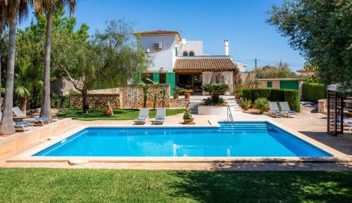 Villa with Garden View