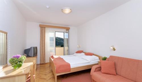 Double Room with Balcony and Extra Bed