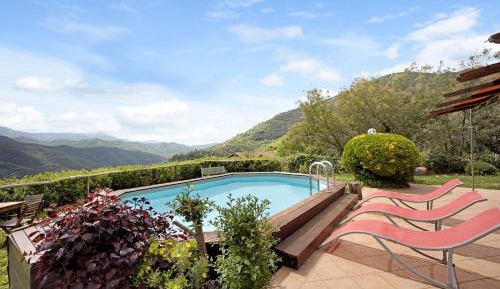 Villa with Garden View