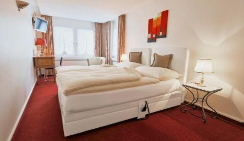 Corner Double Room with Free Parking