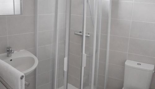 Twin Room with Shower