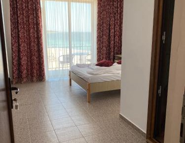 Deluxe Double Room with Side Sea View