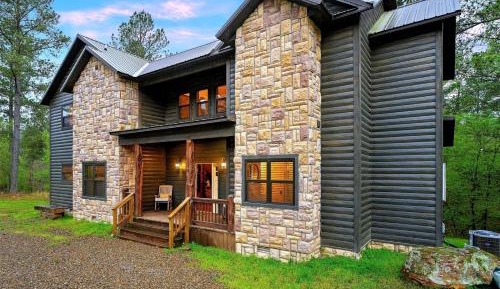 Three-Bedroom Holiday Home 