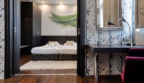 Family Room (2 Adults + 2 Children)