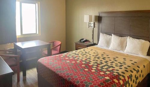 Standard Queen Room - Non-Smoking