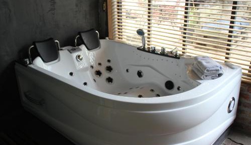 Suite with Spa Bath