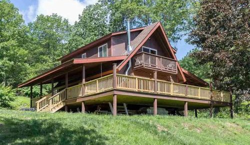 Three-Bedroom Holiday Home 