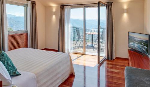 Deluxe Double Room with Balcony and Sea View