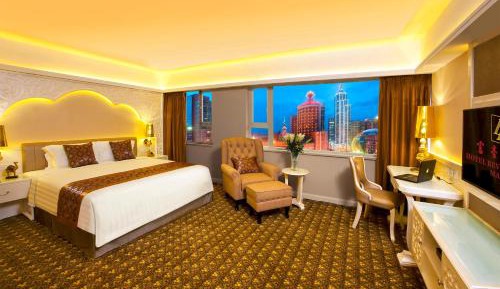 Grand Deluxe Queen or Twin Room