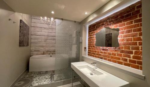 Oak Suite